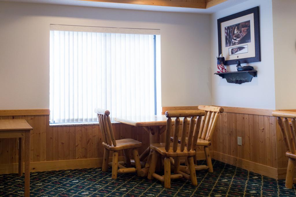 White Oak Inn And Suites Deer River Exteriér fotografie