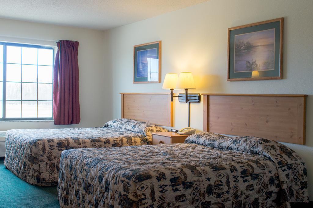 White Oak Inn And Suites Deer River Exteriér fotografie