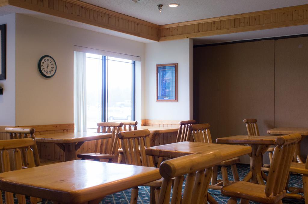 White Oak Inn And Suites Deer River Exteriér fotografie
