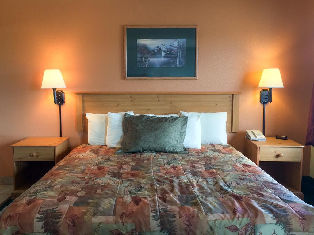 White Oak Inn And Suites Deer River Exteriér fotografie
