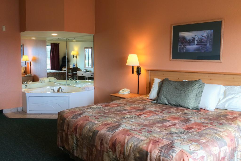White Oak Inn And Suites Deer River Exteriér fotografie