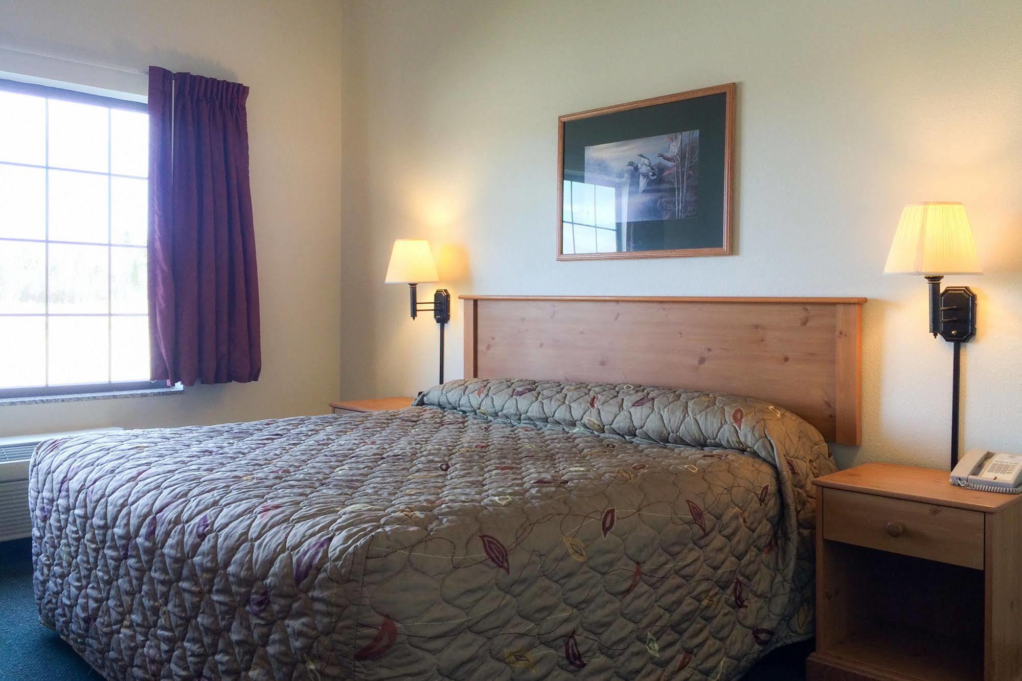 White Oak Inn And Suites Deer River Exteriér fotografie