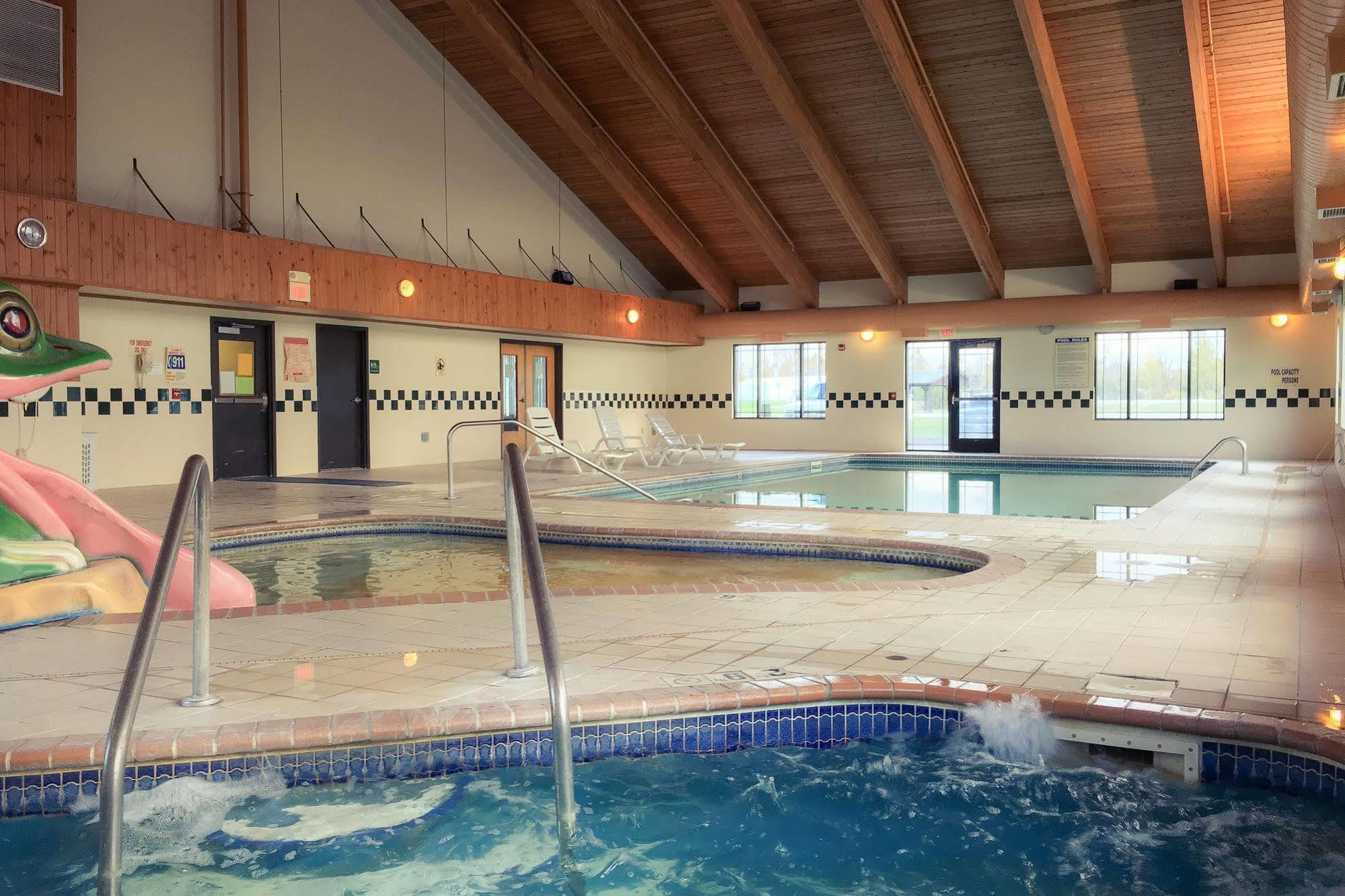 White Oak Inn And Suites Deer River Exteriér fotografie