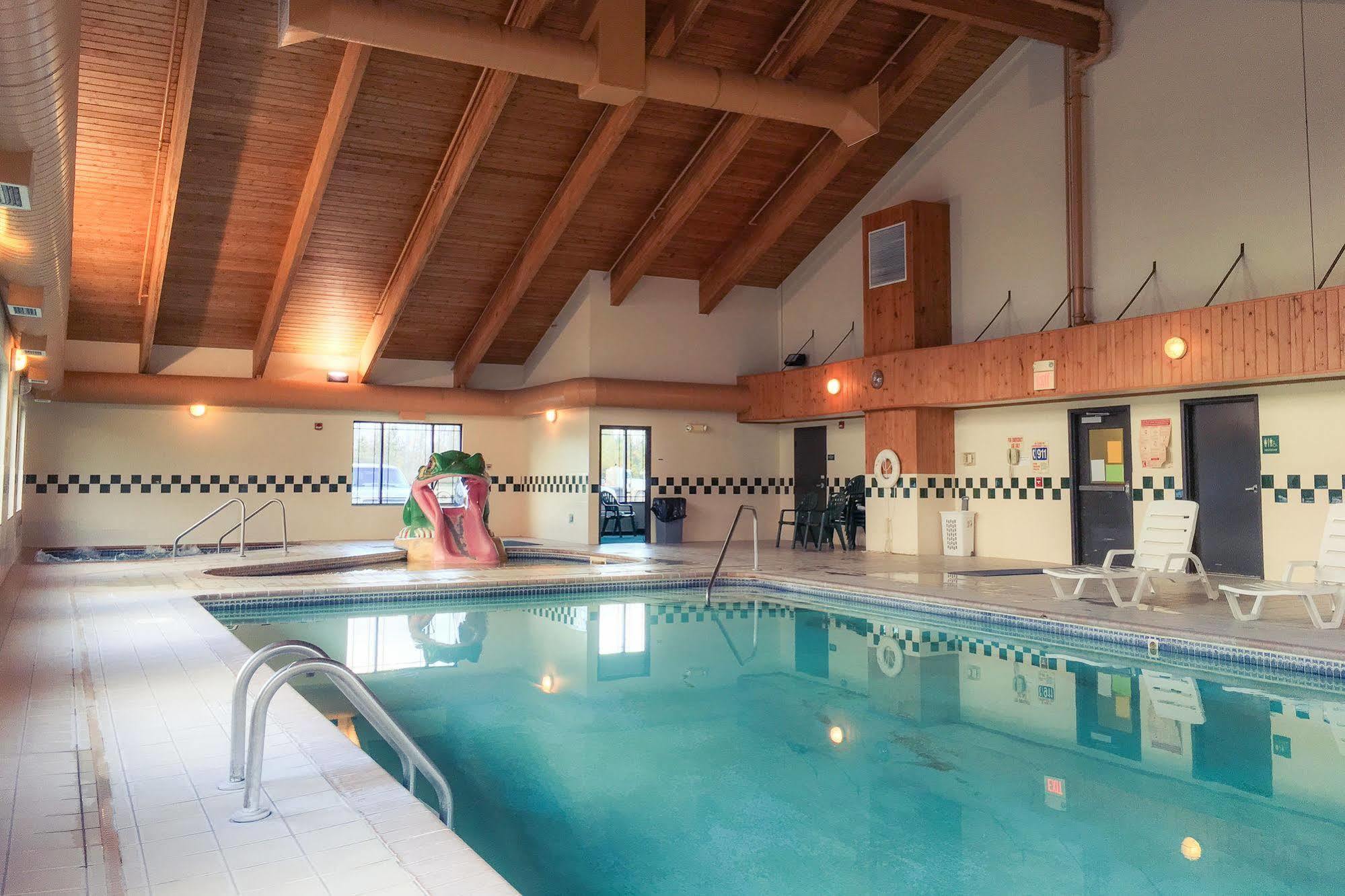 White Oak Inn And Suites Deer River Exteriér fotografie