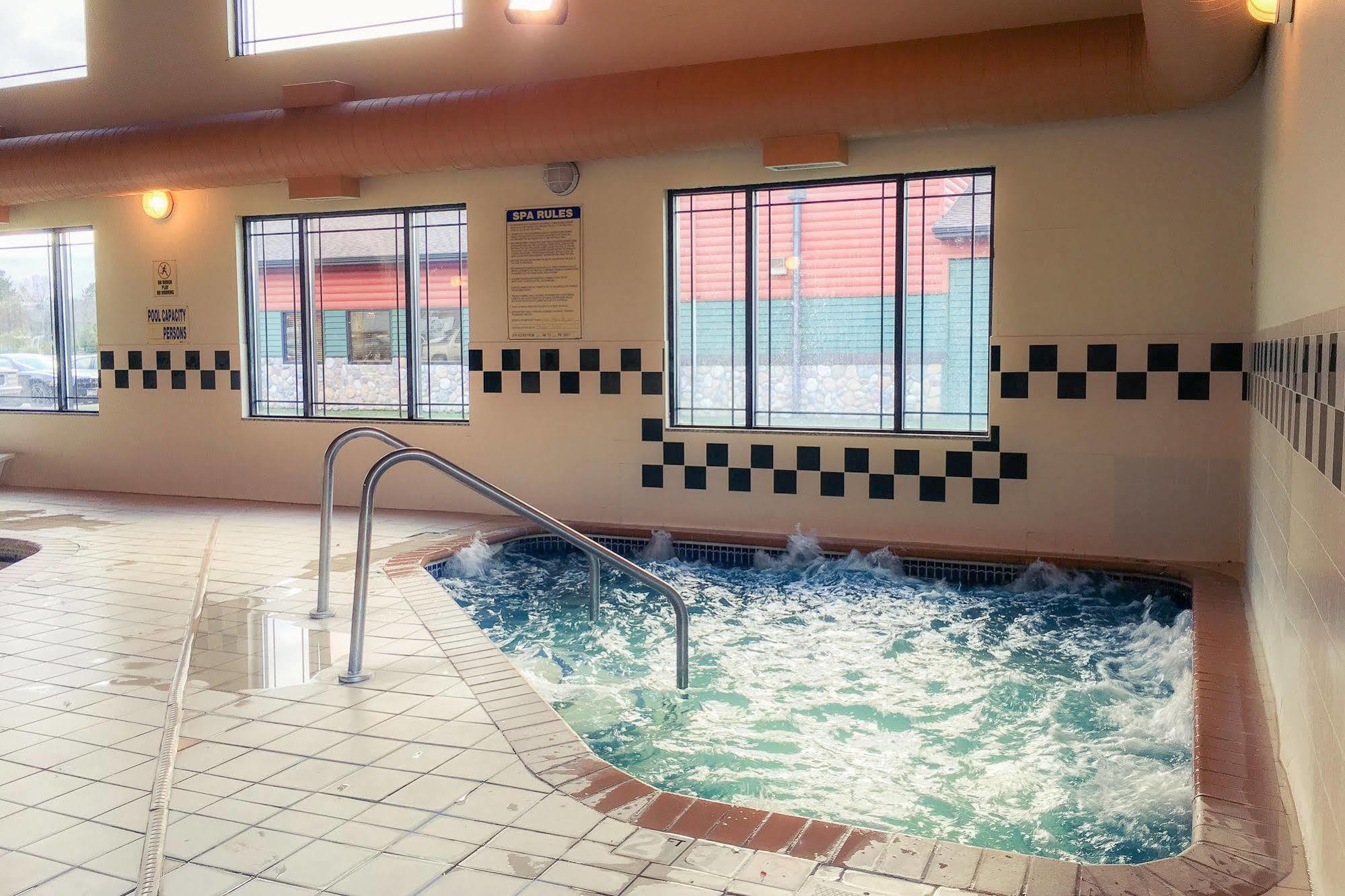 White Oak Inn And Suites Deer River Exteriér fotografie