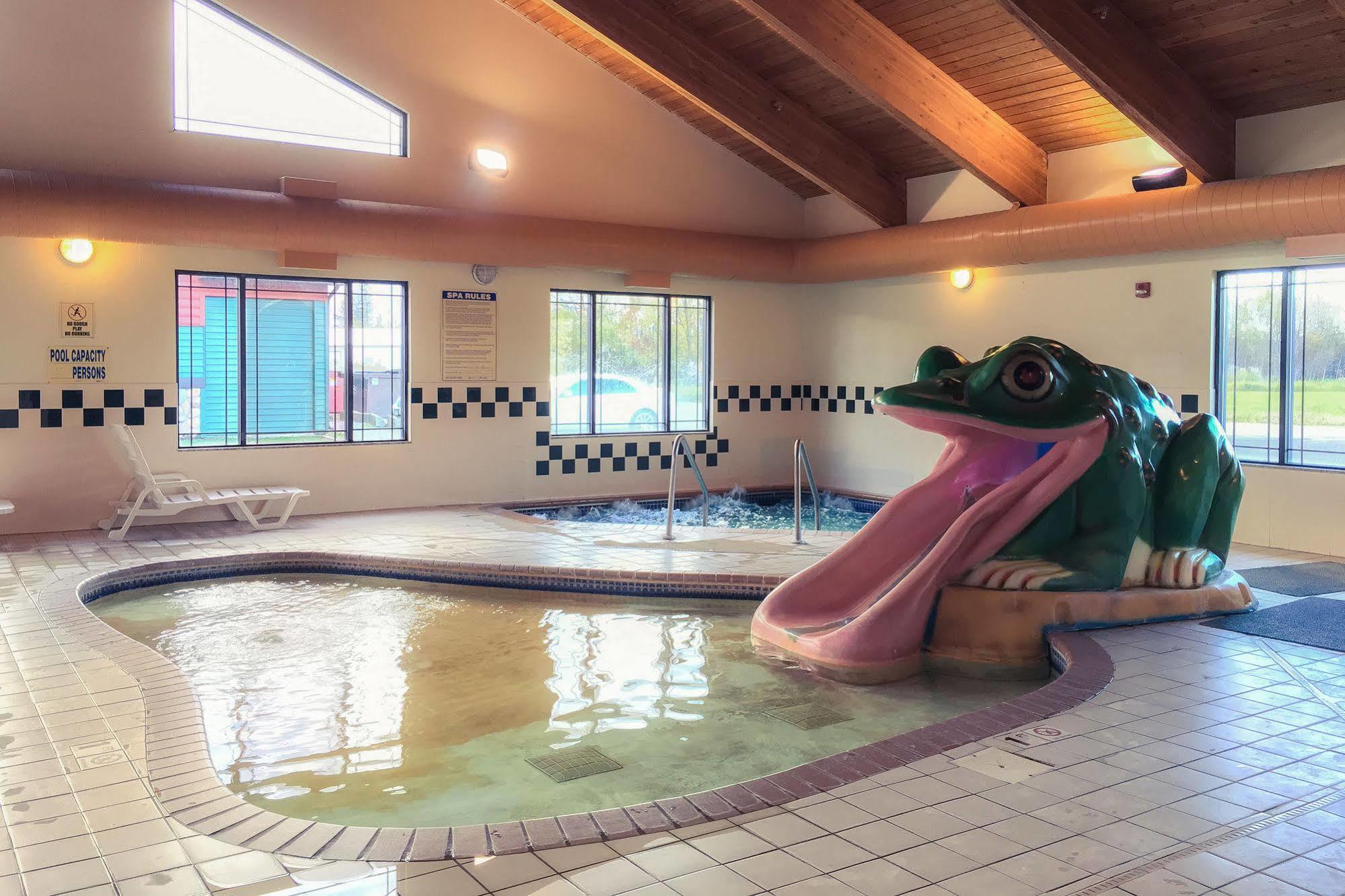 White Oak Inn And Suites Deer River Exteriér fotografie