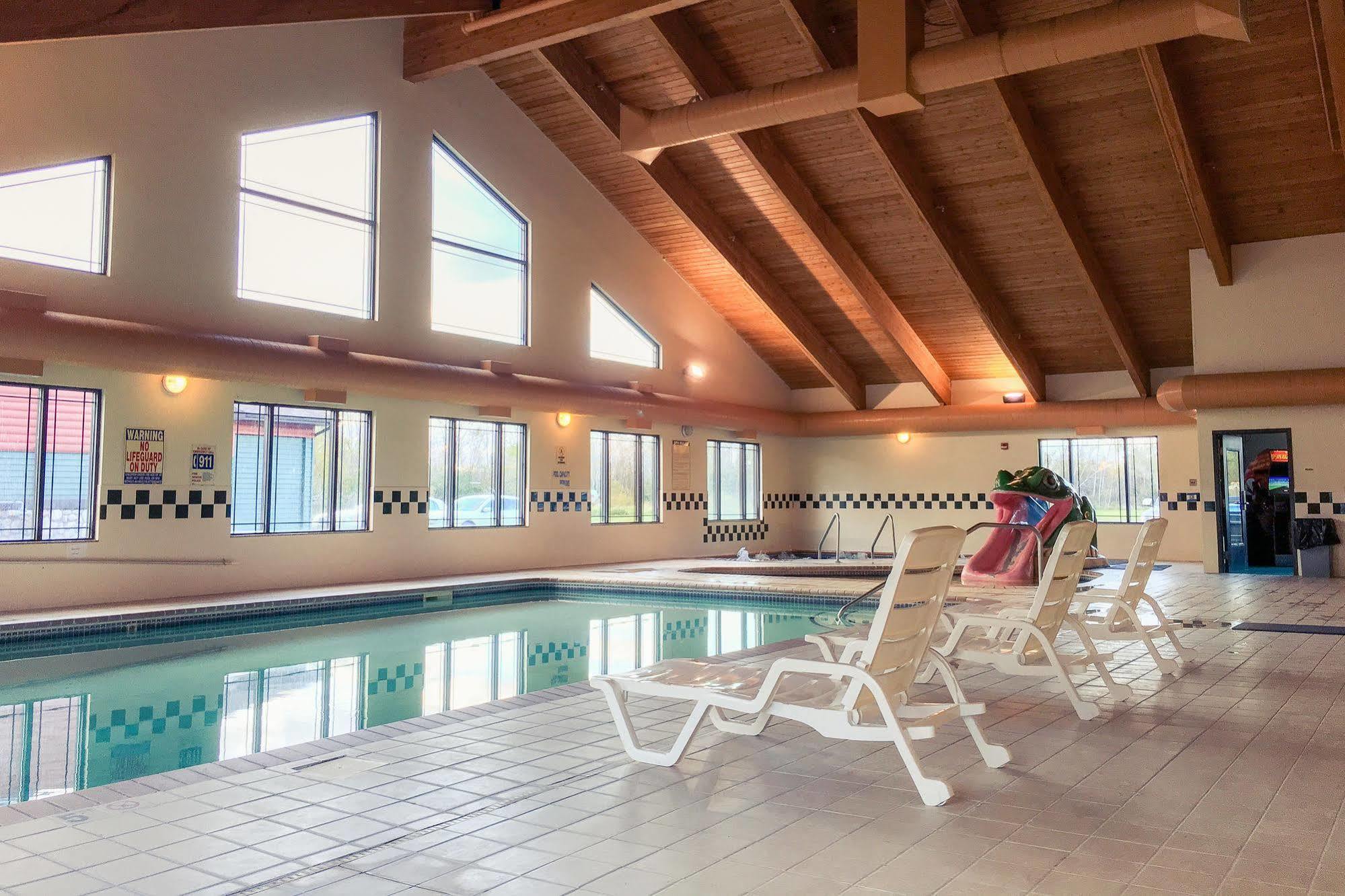 White Oak Inn And Suites Deer River Exteriér fotografie